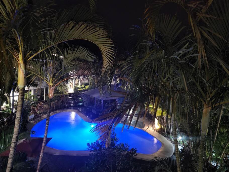 Luxury Top Floor Sunset Villa ヌーサヴィル エクステリア 写真